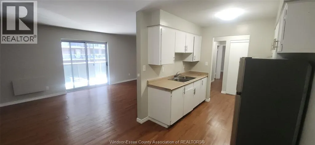 3900 WYANDOTTE STREET East Unit# 215