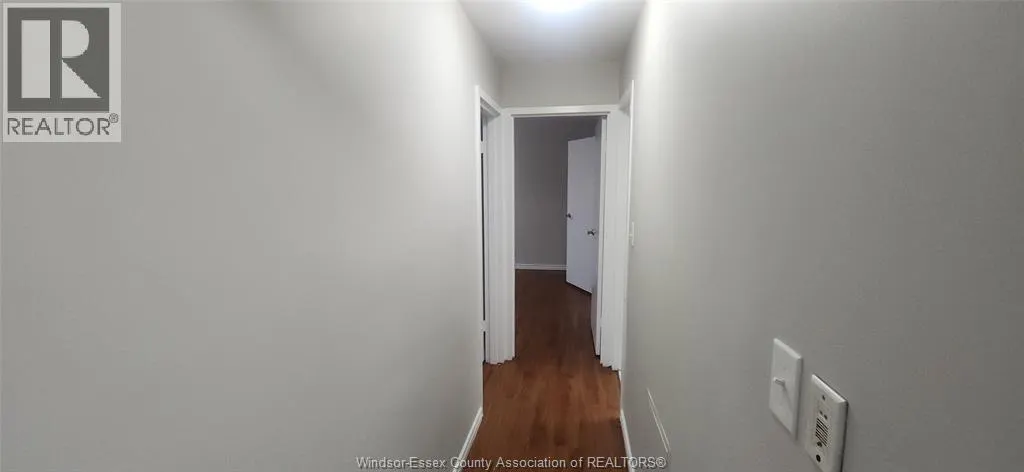 3900 WYANDOTTE STREET East Unit# 215