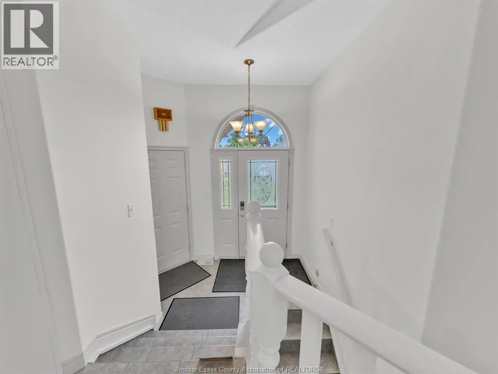 10 QUEENS HILL CRESCENT