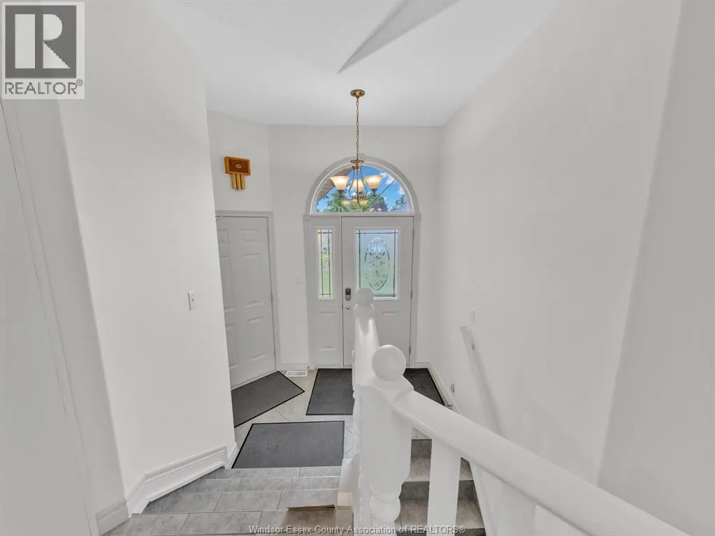 10 QUEENS HILL CRESCENT