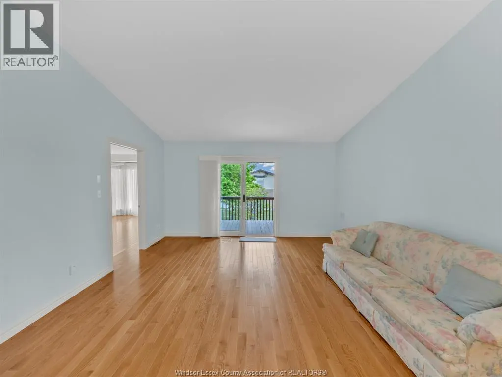 10 QUEENS HILL CRESCENT