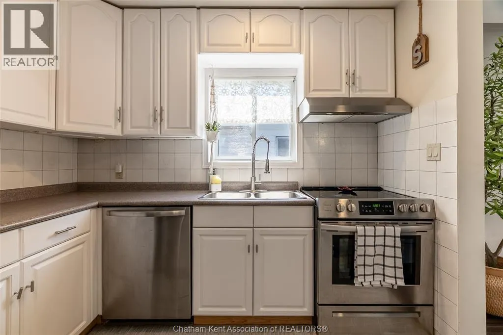 1424 Arthur ROAD