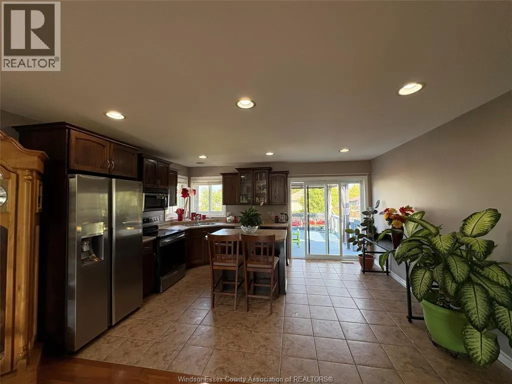 340 WHITE CRESCENT
