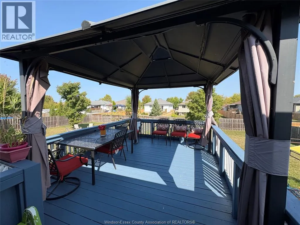 340 WHITE CRESCENT