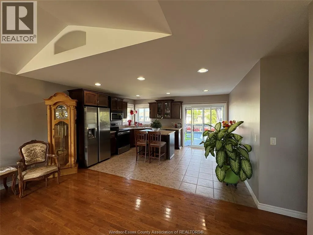 340 WHITE CRESCENT