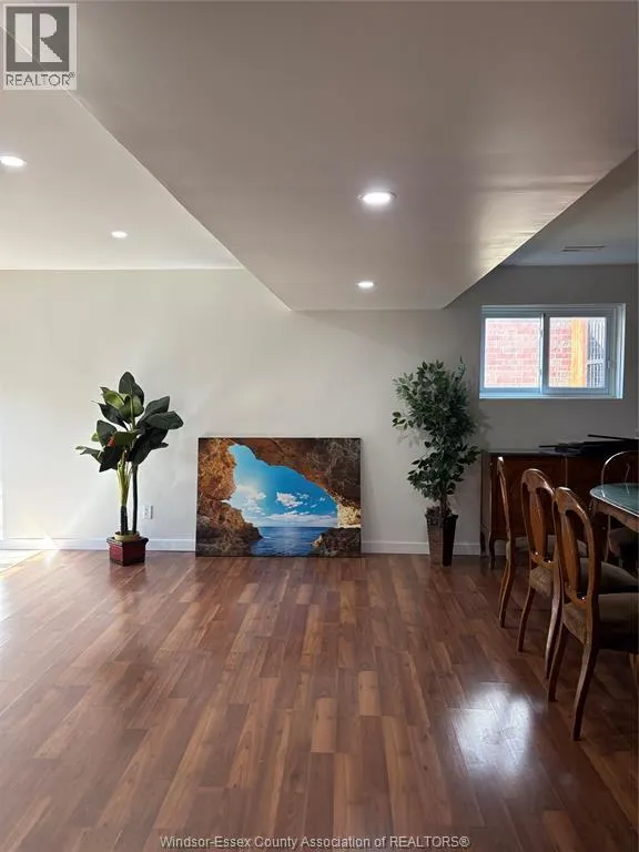 340 WHITE CRESCENT