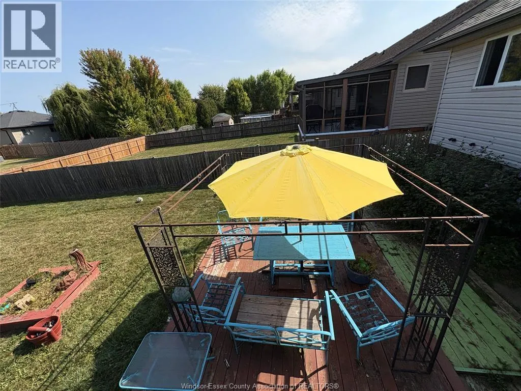 340 WHITE CRESCENT