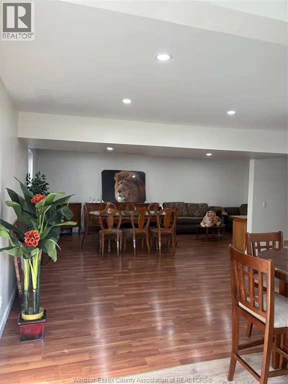 340 WHITE CRESCENT