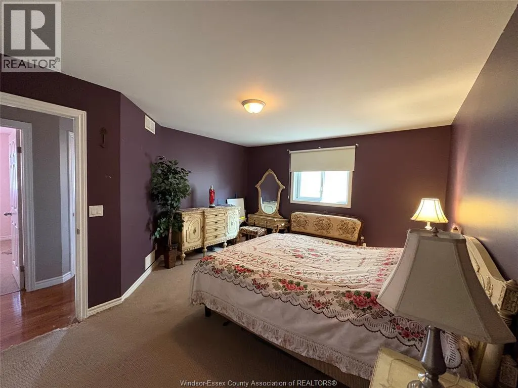 340 WHITE CRESCENT