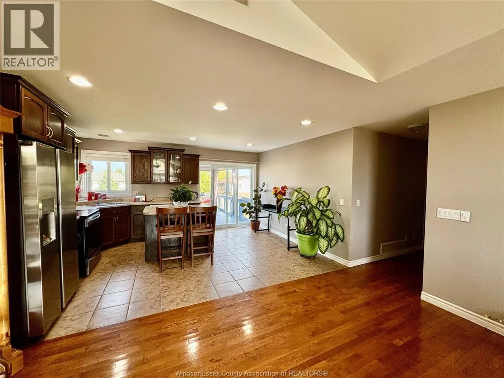 340 WHITE CRESCENT