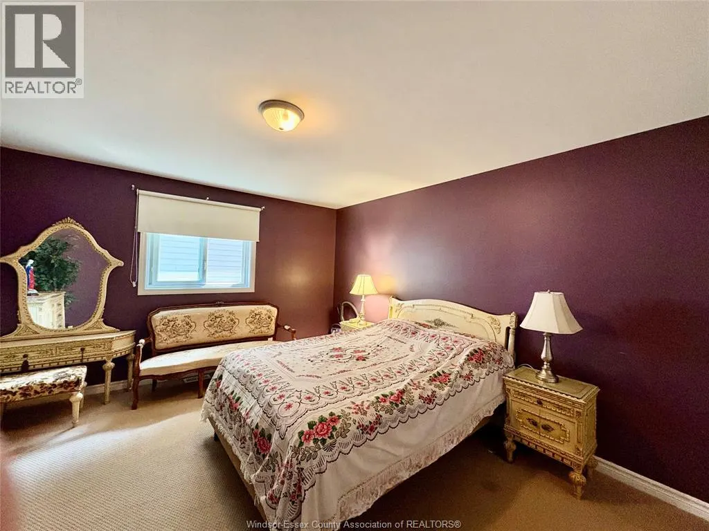 340 WHITE CRESCENT