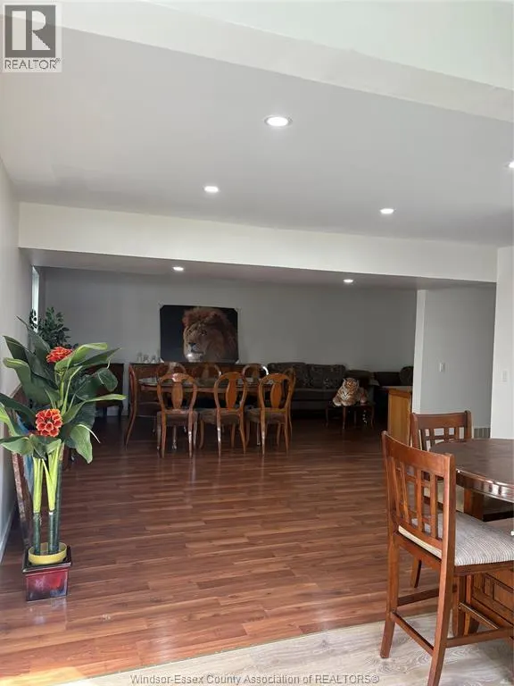 340 WHITE CRESCENT