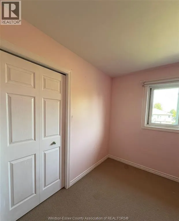340 WHITE CRESCENT