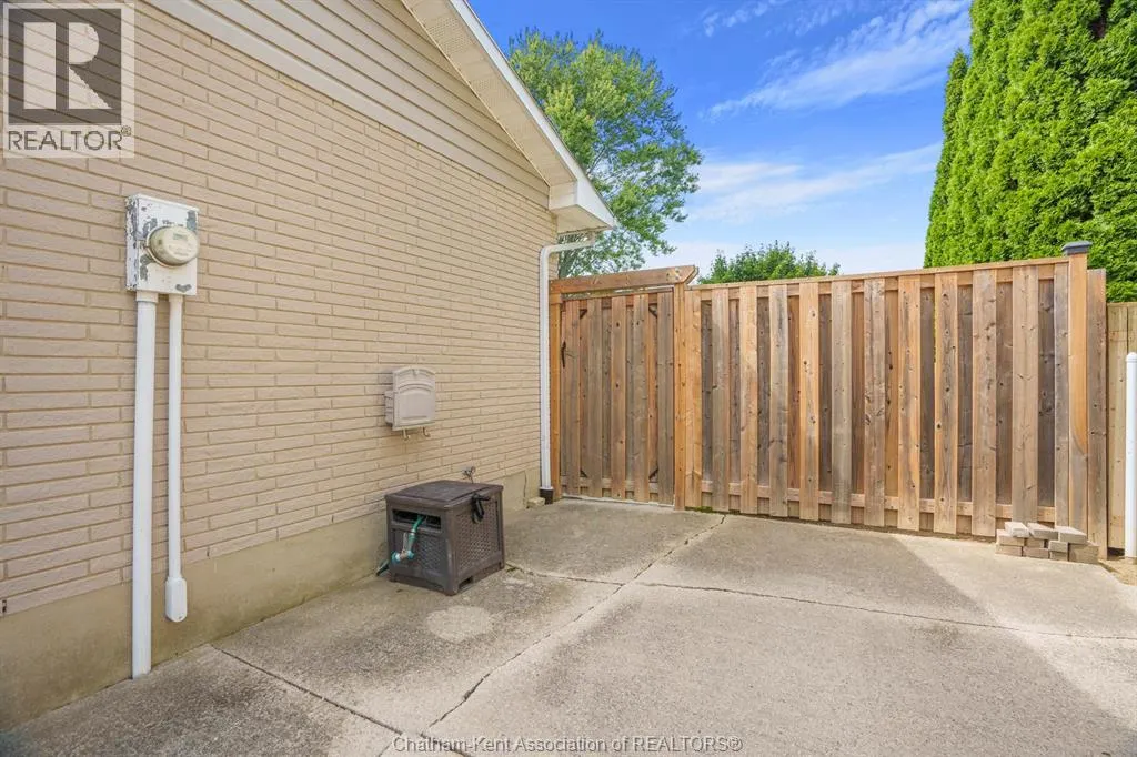 367 MCNAUGHTON AVENUE West