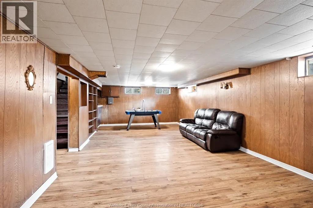 4360 MOUNT ROYAL