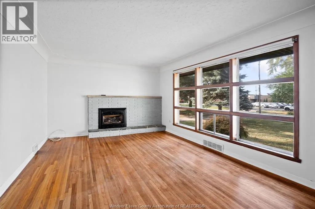4360 MOUNT ROYAL