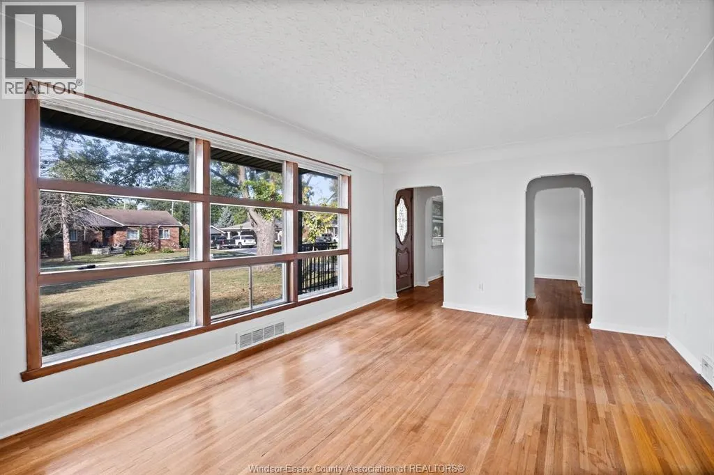4360 MOUNT ROYAL