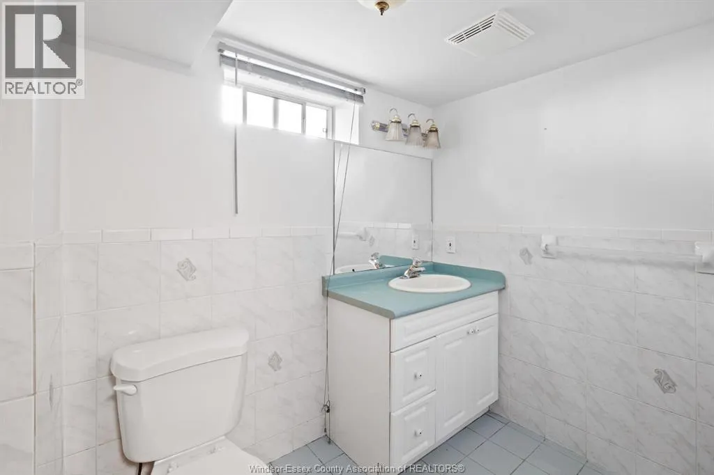 4360 MOUNT ROYAL