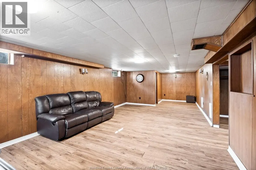 4360 MOUNT ROYAL