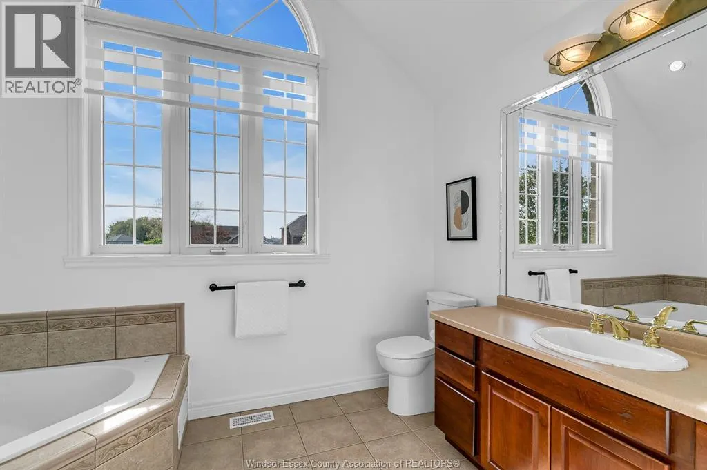 5023 SOUTHWOOD LAKES