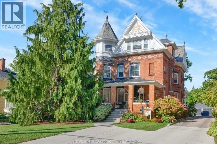325 Wellington STREET West