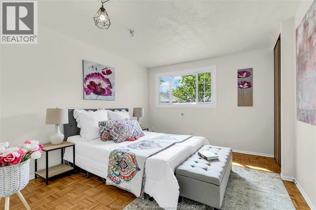 1366 BAYSWATER CRESCENT