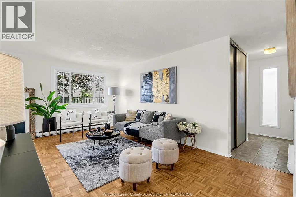 1366 BAYSWATER CRESCENT