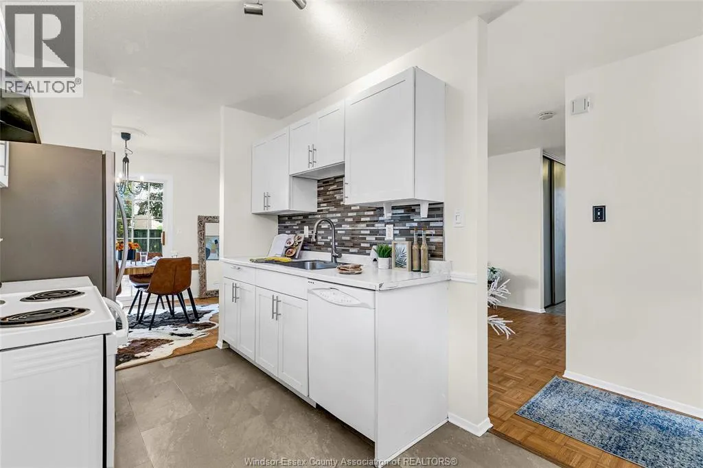 1366 BAYSWATER CRESCENT
