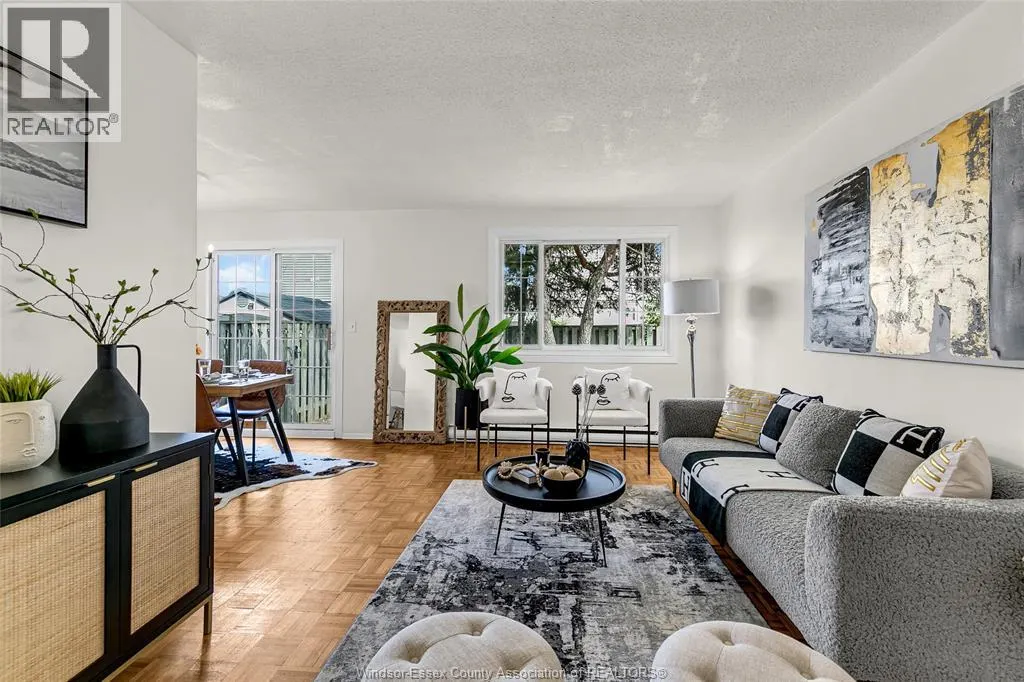 1366 BAYSWATER CRESCENT