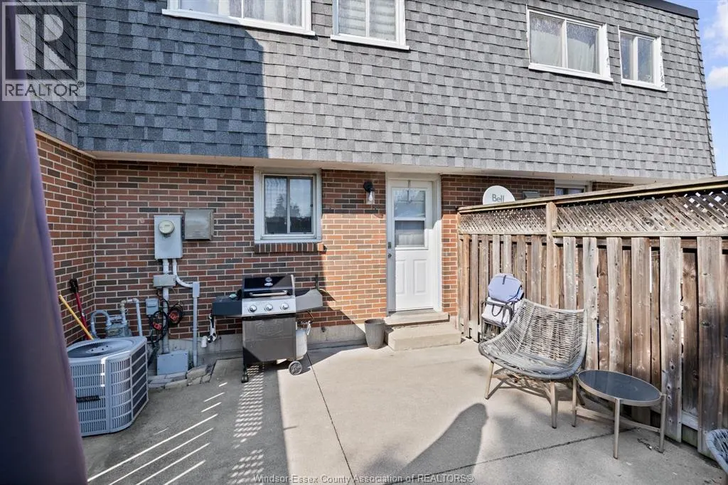 294 VICTORIA STREET South