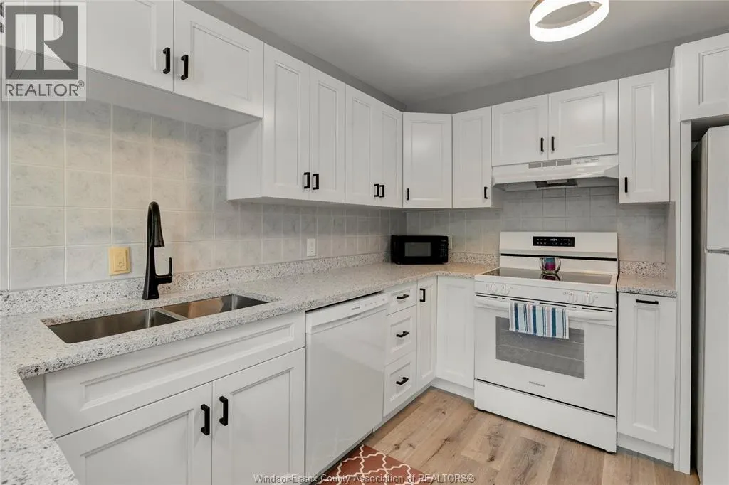 44 ROBSON Unit# 216