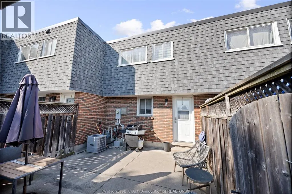 294 VICTORIA STREET South