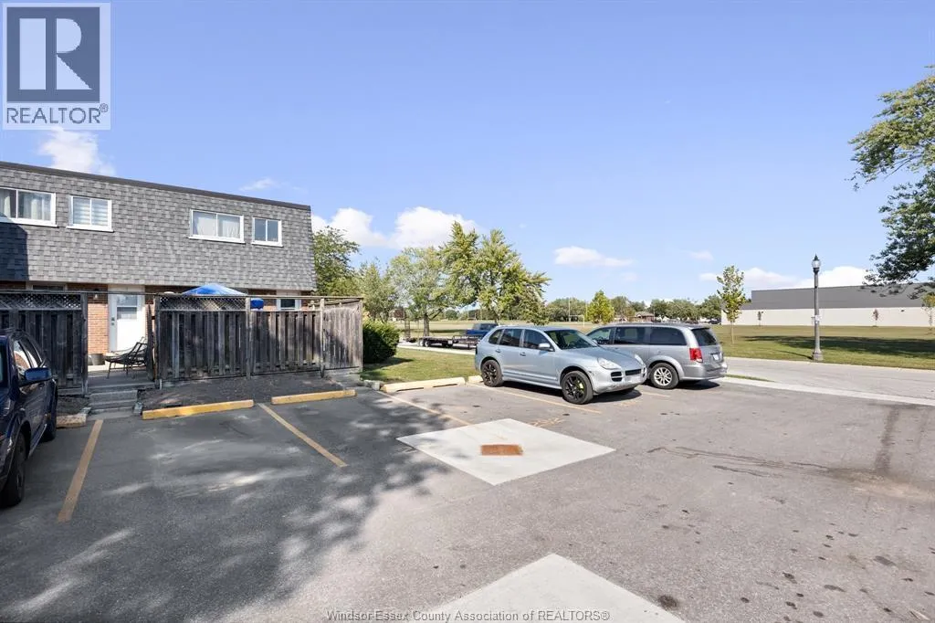 294 VICTORIA STREET South