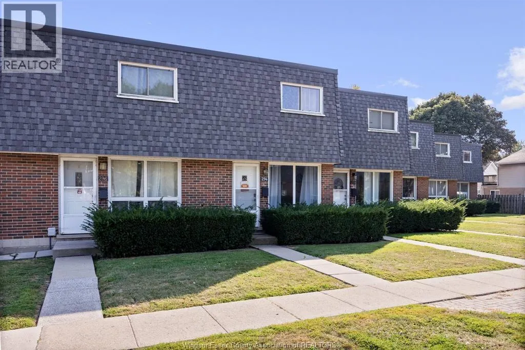 294 VICTORIA STREET South