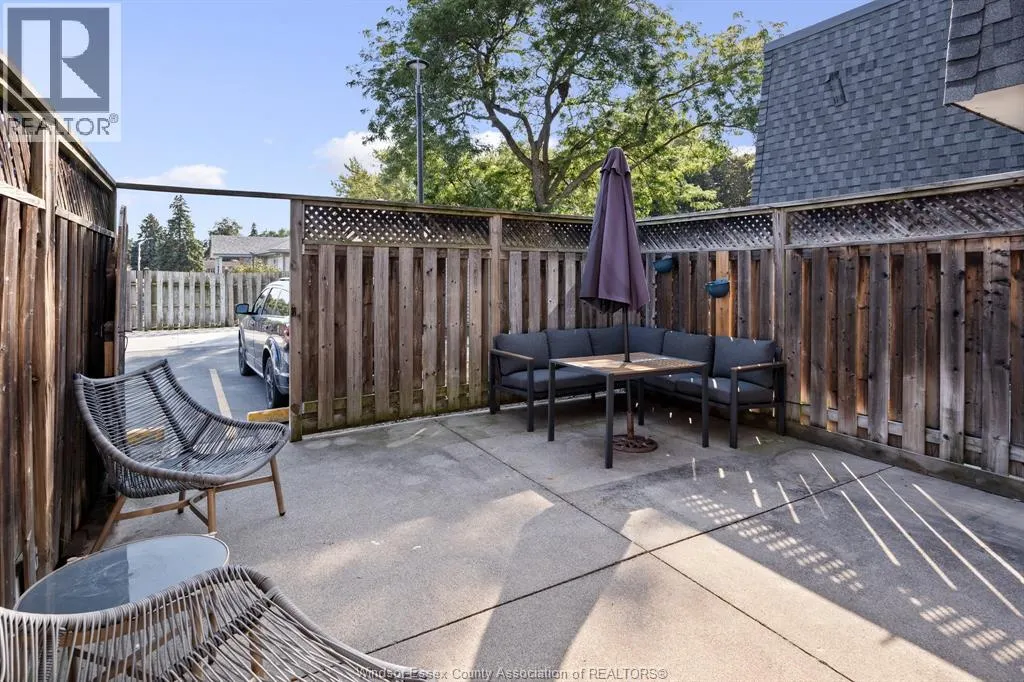 294 VICTORIA STREET South