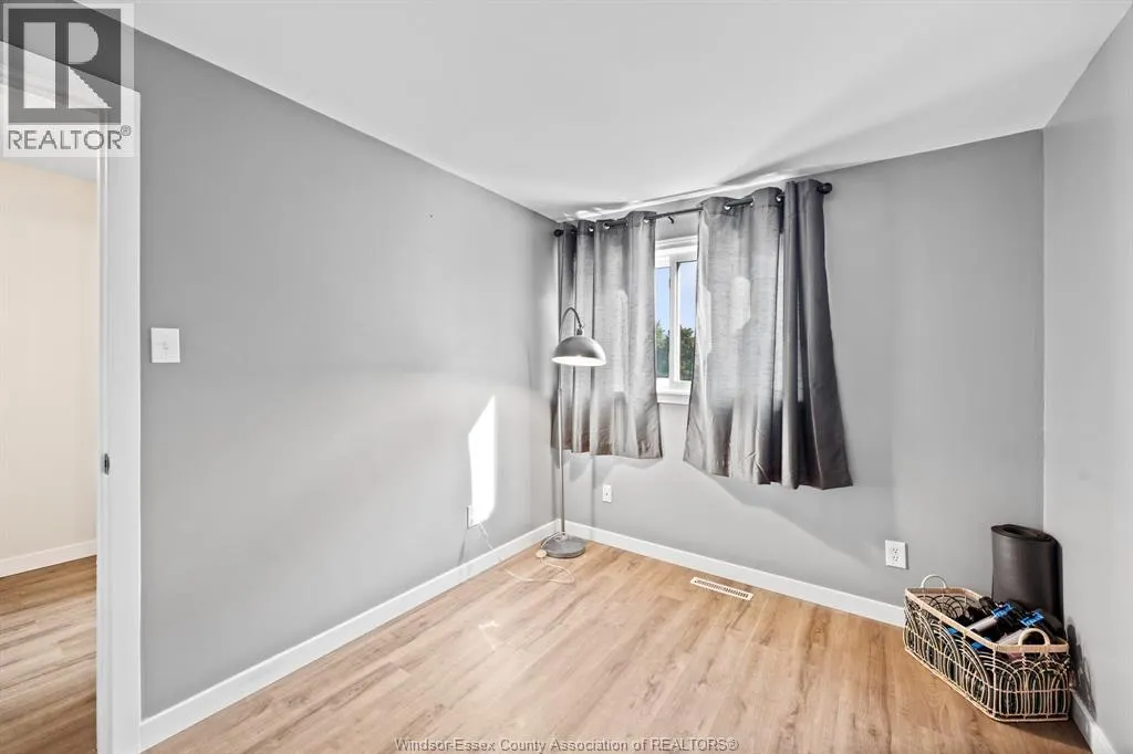 294 VICTORIA STREET South