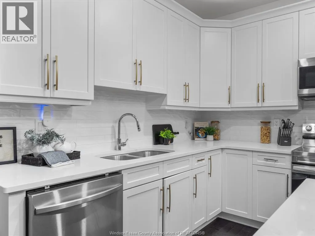 225 LIVINGSTONE CRESCENT Unit# C