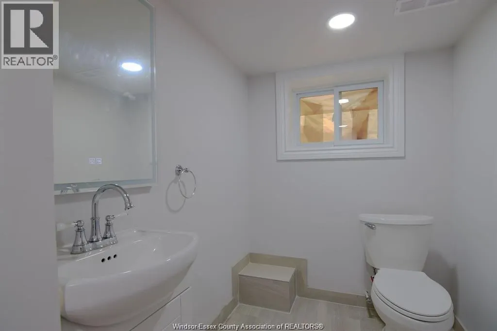 1076 JANETTE AVENUE Unit# LOWER