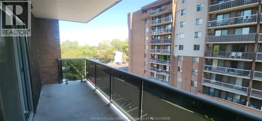 3900 WYANDOTTE STREET East Unit# 513