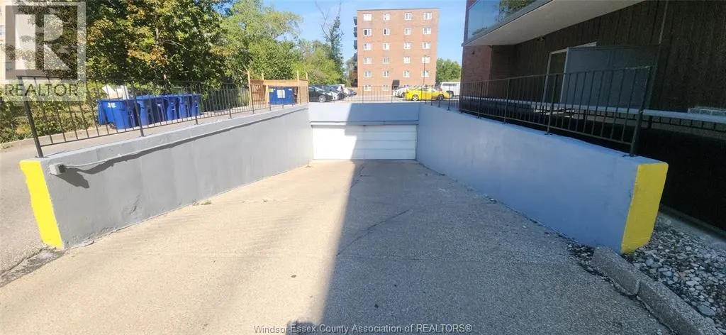 3900 WYANDOTTE STREET East Unit# 513
