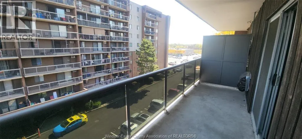 3900 WYANDOTTE STREET East Unit# 513
