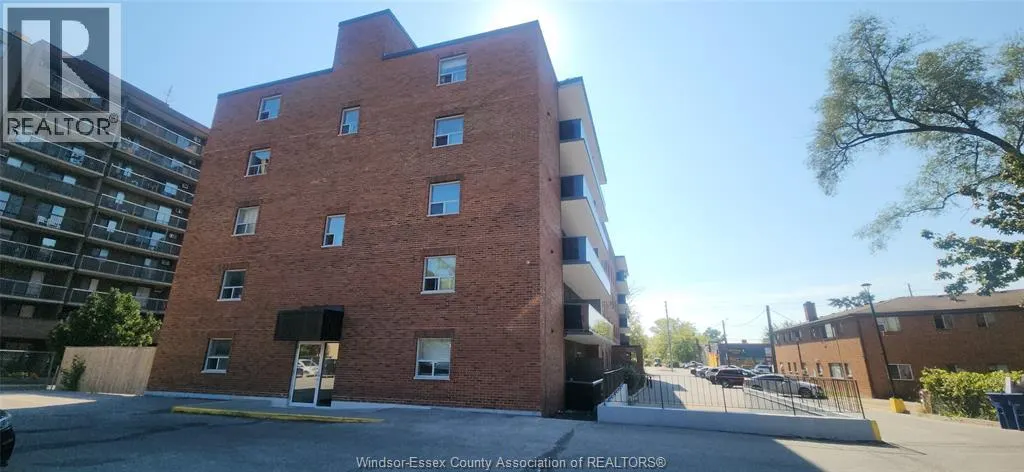 3900 WYANDOTTE STREET East Unit# 513