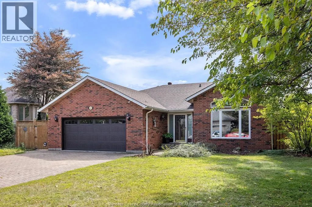 605 SMITH CRESCENT