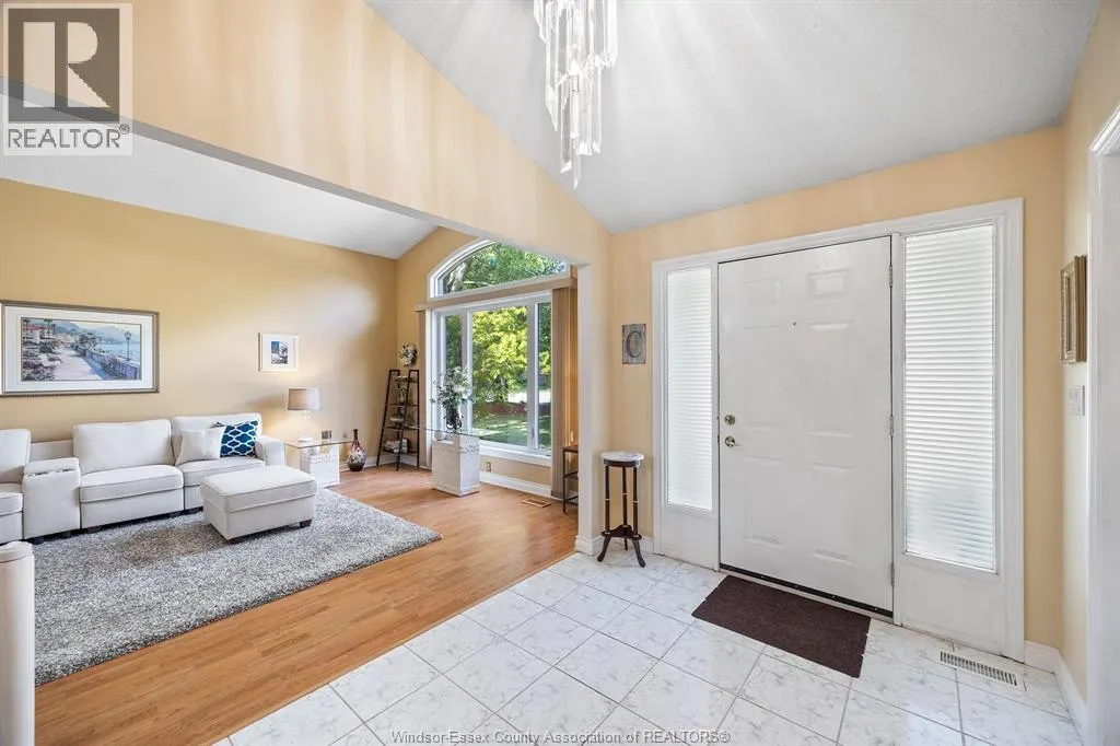 605 SMITH CRESCENT