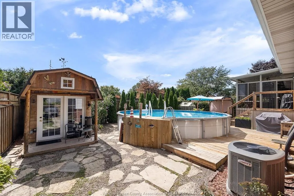 605 SMITH CRESCENT