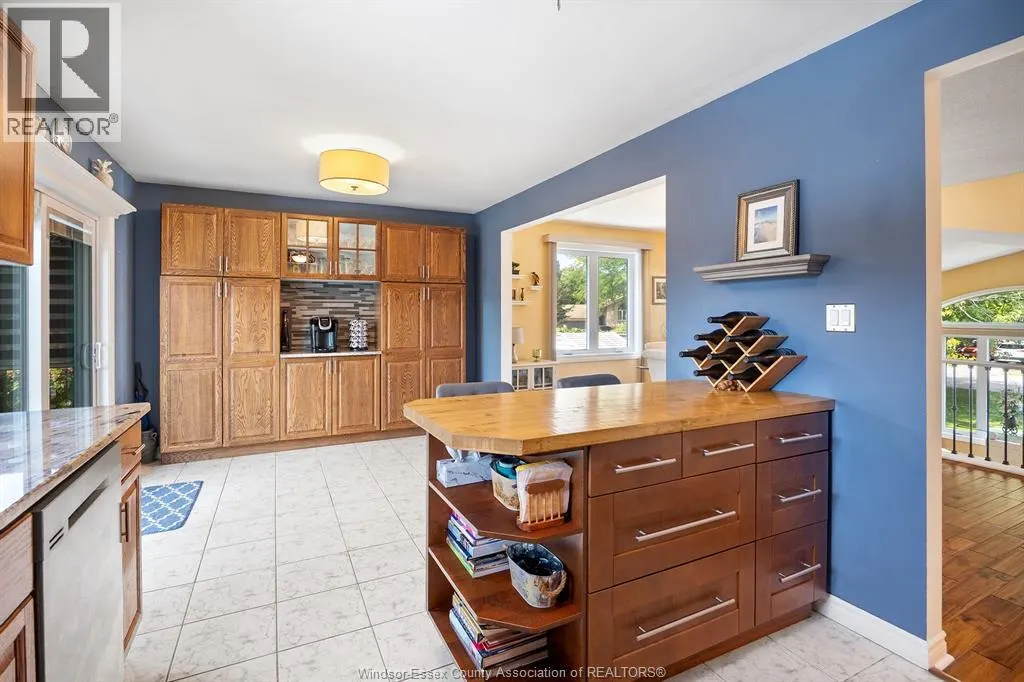 605 SMITH CRESCENT