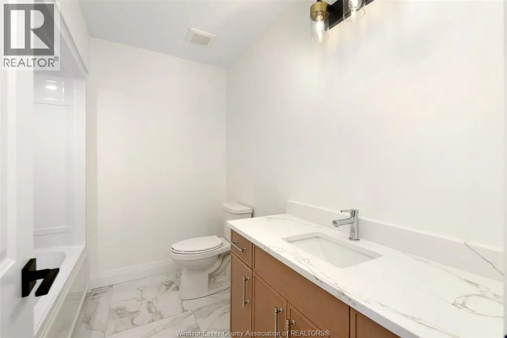 2584 MAYFAIR
