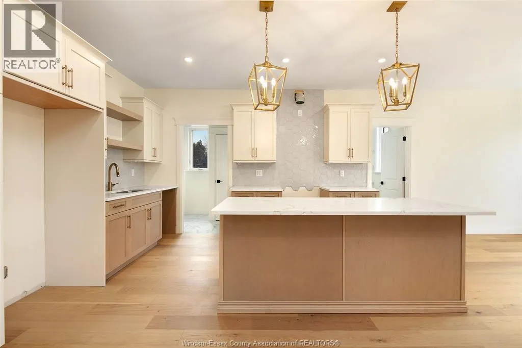 2584 MAYFAIR