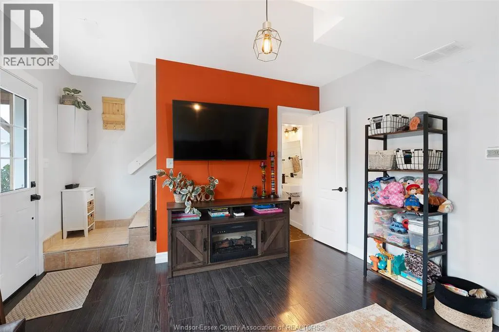 47 WALKER AVE.