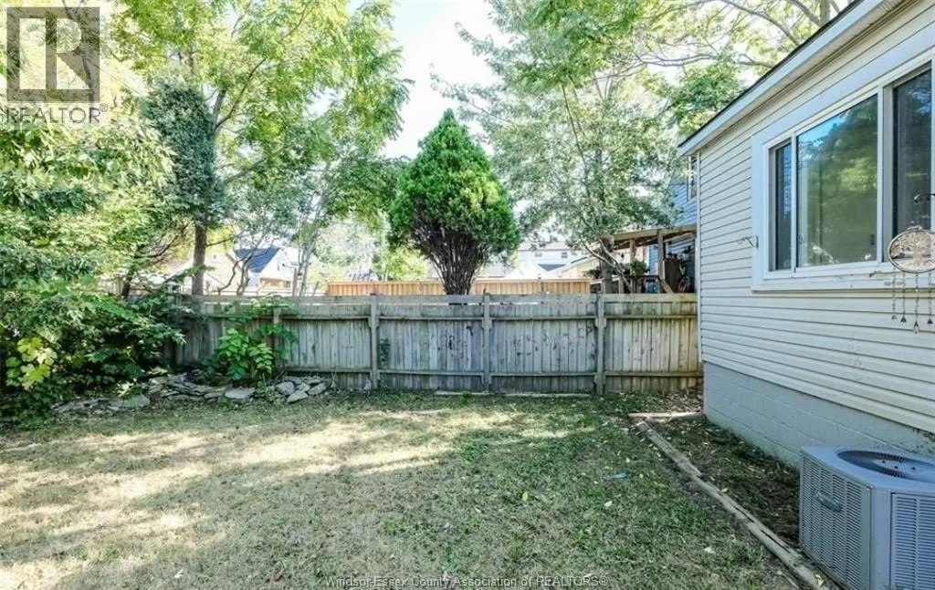 1444 HOWARD